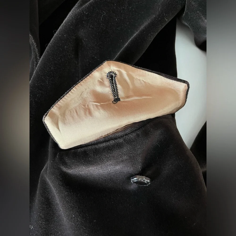 Gorgeous brown velvet blazer w/ornate buttons lined, size S by fash.ion.is.ta